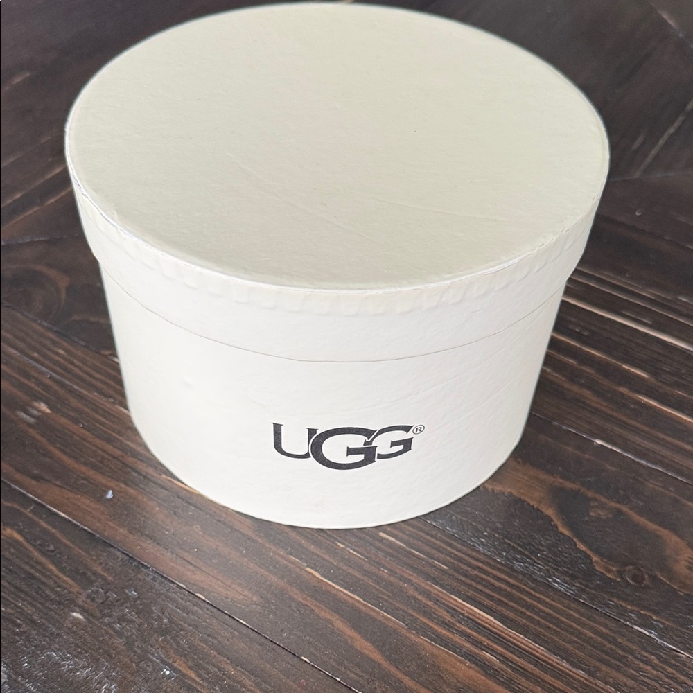 UGG Tan and Cream Earmuffs - Picture 2 of 4